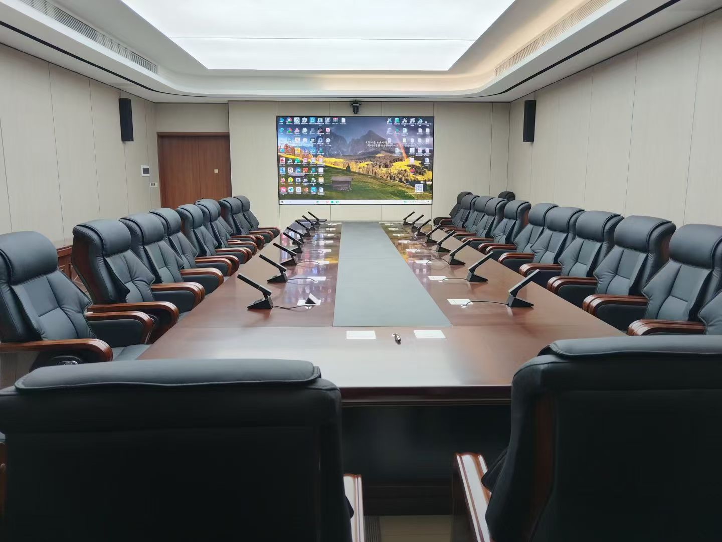 空军某部会议室